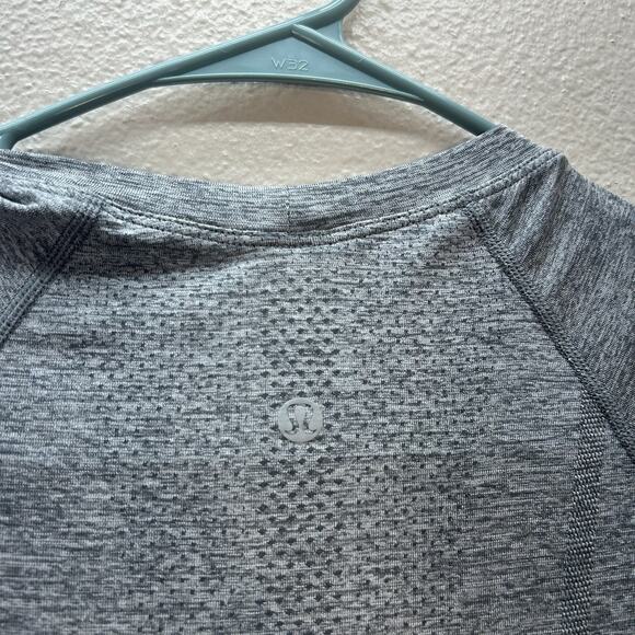 Lululemon T Shirt Womens Size 4 Gray Swiftly Tech Tee Short Sleeve Stretch - Picture 4 of 5